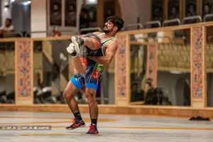 تمرین تیم ملی کشتی فرنگی با برنامه بسکتبال در عربستان